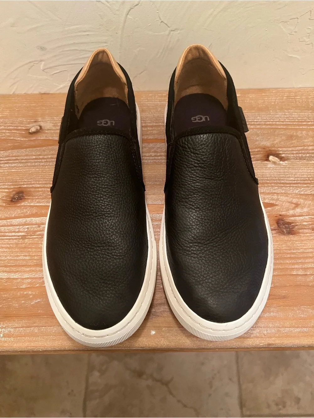 UGG Alameda Women’s Black Leather Slip-On Sneakers with White Sole Size 8 - Picture 1 of 8